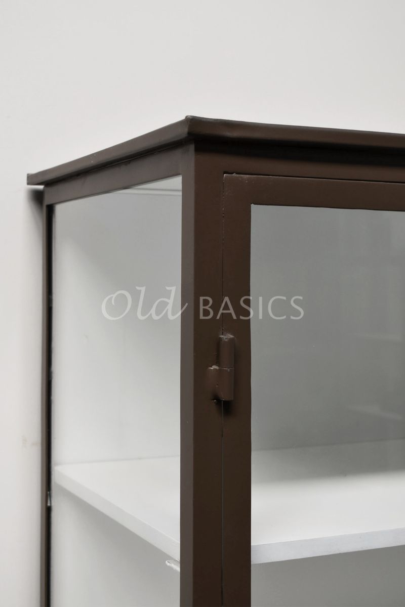 Detail van Apothekerskast Ilya Grand Walnootbruin, bruin, cognac, materiaal staal